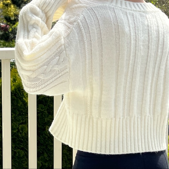 KOREAN WHITE CHUNKY CROPPED SWEATER - Picture 2 of 4